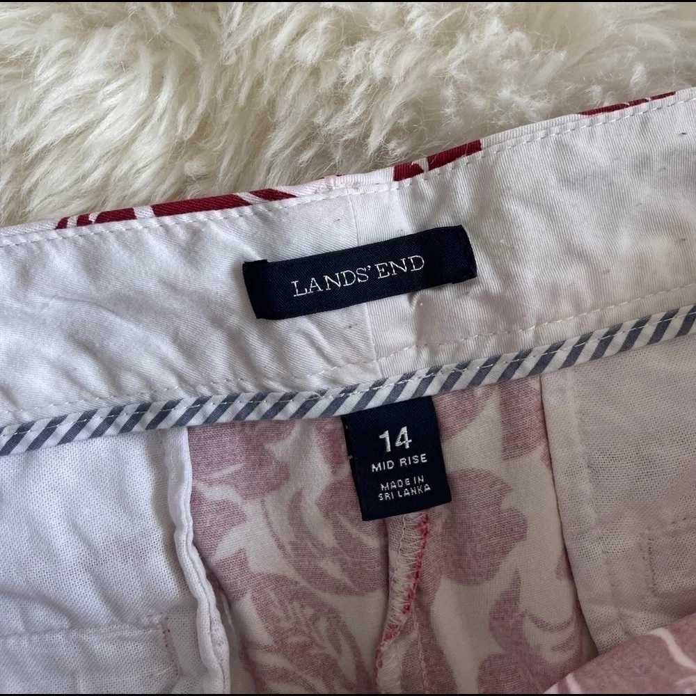 Lands End Mid Rise Floral Shorts 7” Inseam - Picture 3 of 6